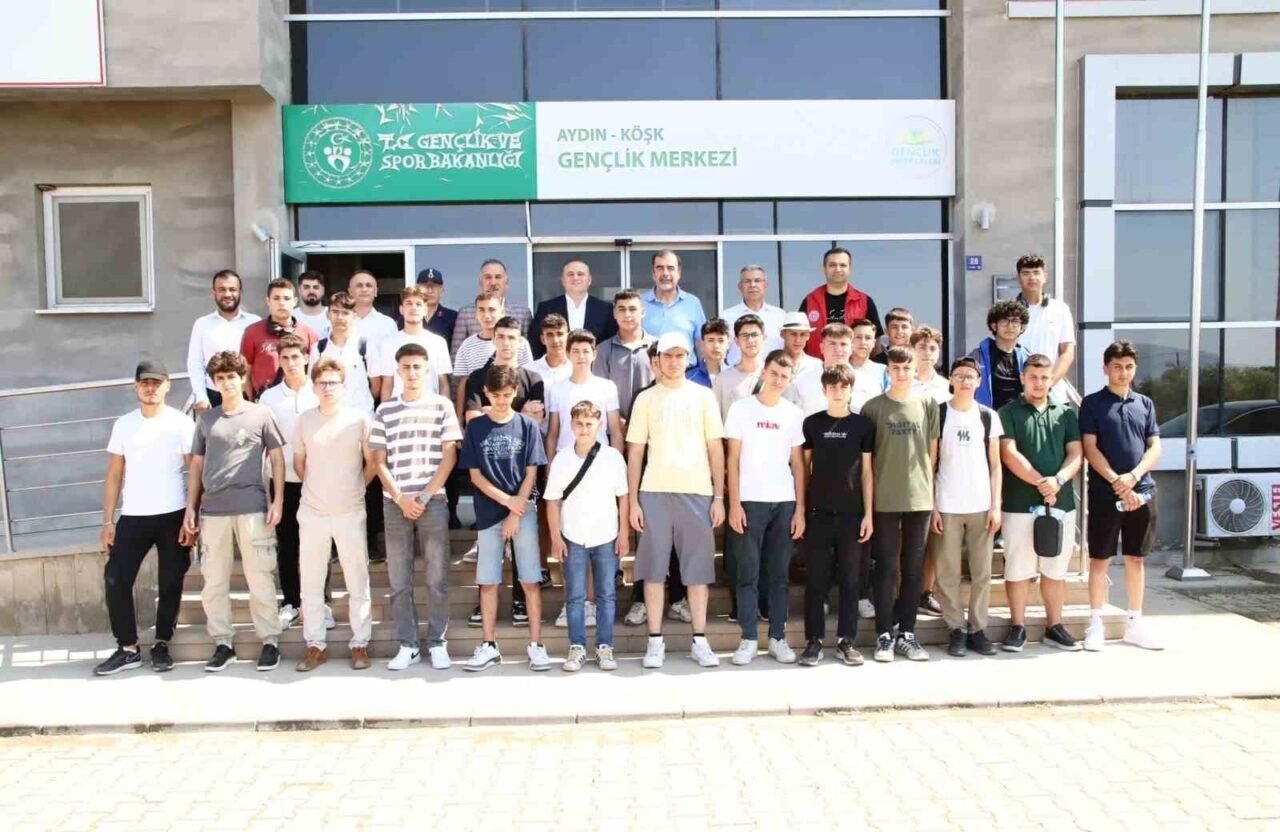 Köşk’ten 38 genç, Çanakkale Kültür ve Tarih Kampı’na uğurlandı Köşk’ten 38 genç, Çanakkale Kültür ve Tarih Kampı’na uğurlandı