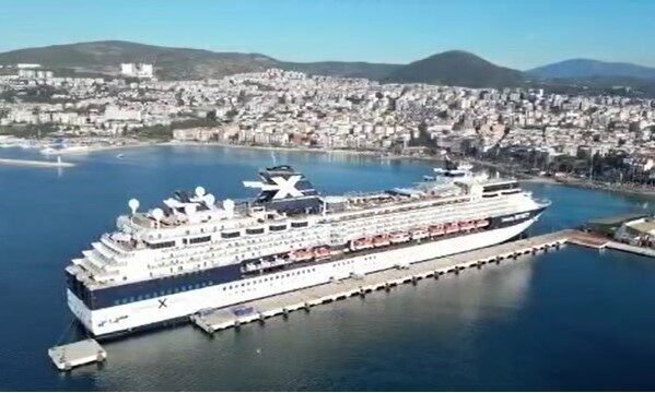 Kruvaziyer gemi arıza yapınca Kuşadası’ndan ayrılamadı