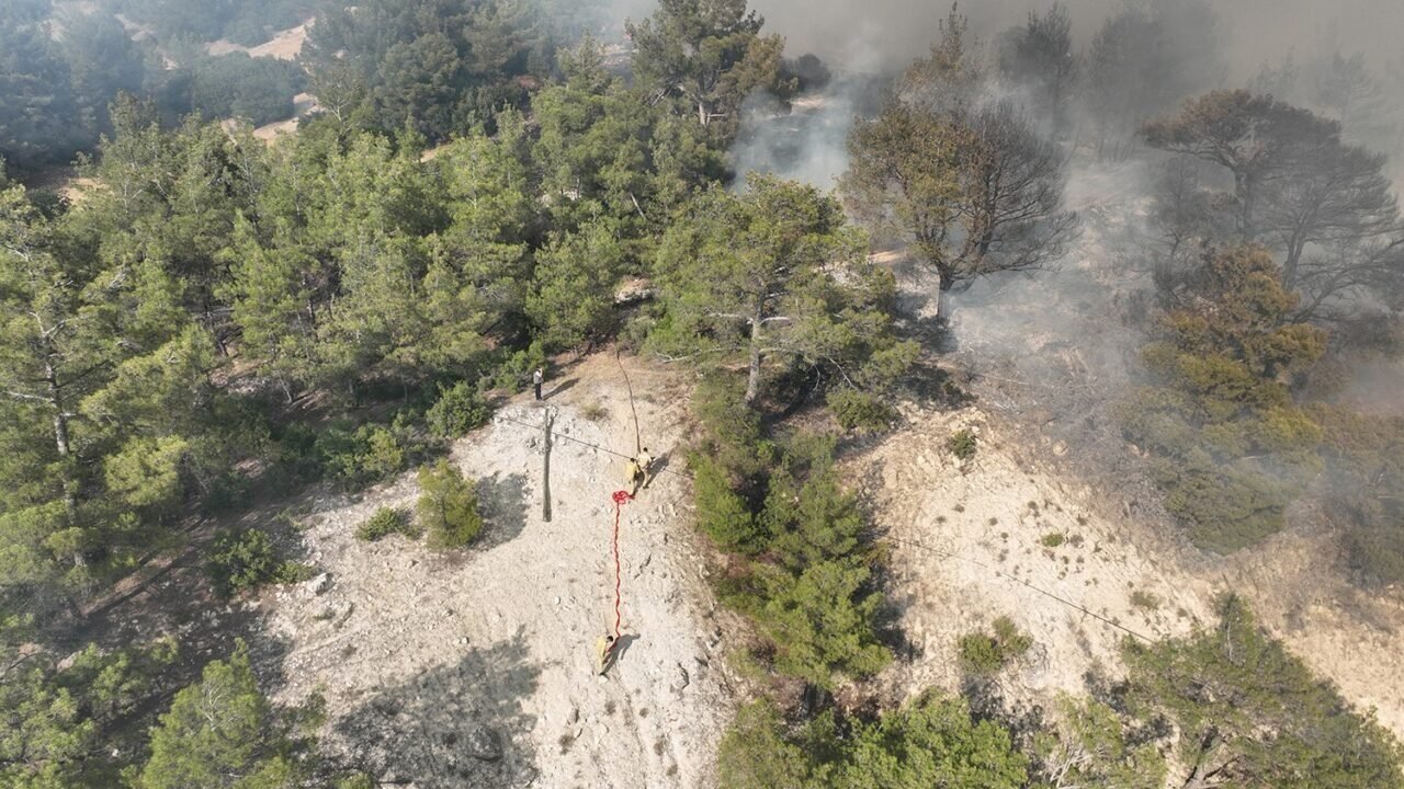Kula’da orman yangınına müdahale sürüyor
