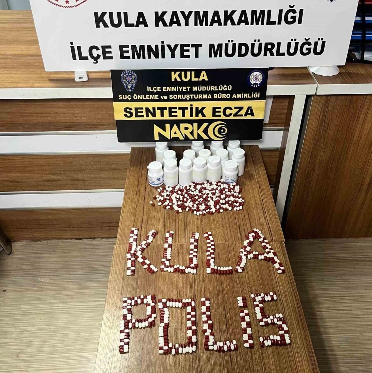 Kula’da uyuşturucu satıcılarına darbe: 7 şüpheli yakalandı Kula’da uyuşturucu satıcılarına darbe: 7 şüpheli yakalandı