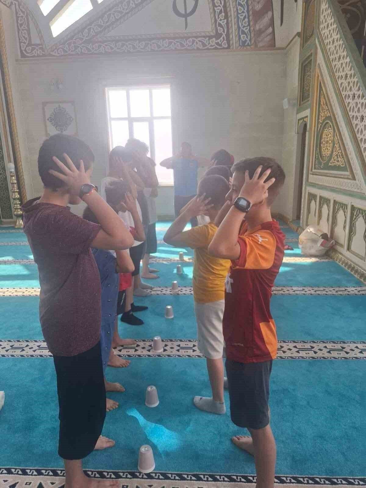 Kur’an kursu öğrencileri çocuk şenliği ile eğlendi