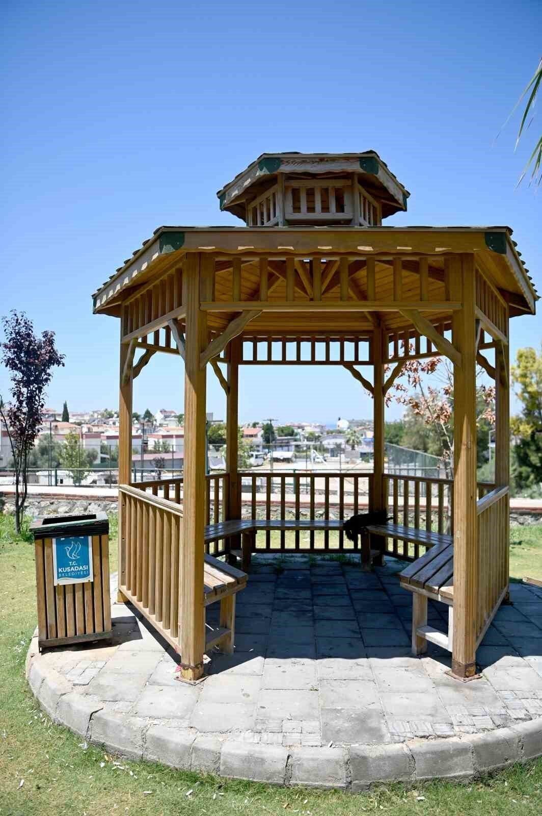 Kuşadası Belediyesi’nin temizlik çalışanlarından çevreye duyarlılık çağrısı