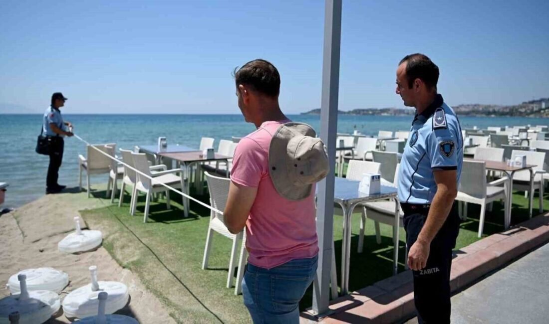 Kuşadası Belediyesi, yüksek turizm sezonuyla beraber kent genelindeki plajlarda gerçekleştirdiği