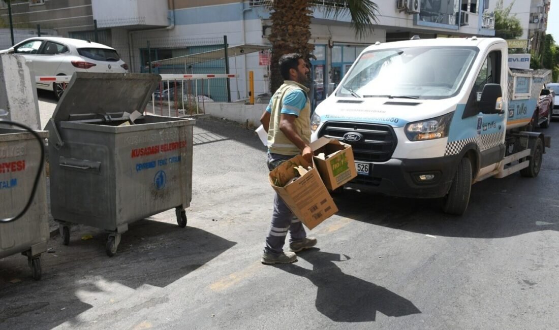 Yaz aylarında nüfusu katlanan Kuşadası’nda, kent temizliğini sağlamak amacıyla Kuşadası