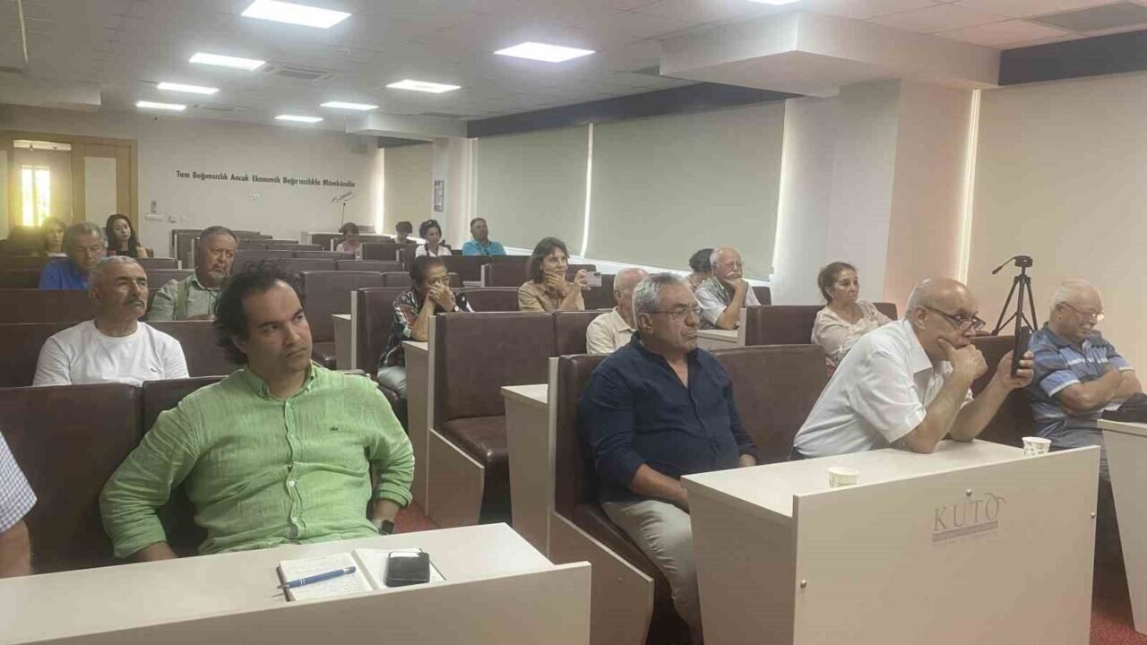 Kuşadası’nda Türk Kültürü Konferansı yoğun ilgi gördü