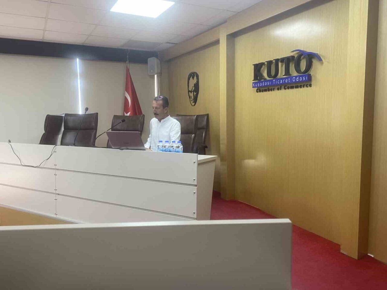 Kuşadası’nda Türk Kültürü Konferansı yoğun ilgi gördü