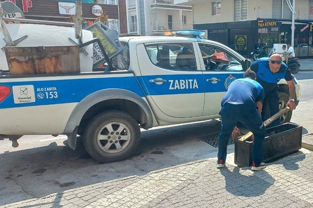 Manavgat Belediyesi, kamu alanlarını işgal eden uygulamalara karşı denetimlerini sürdürüyor