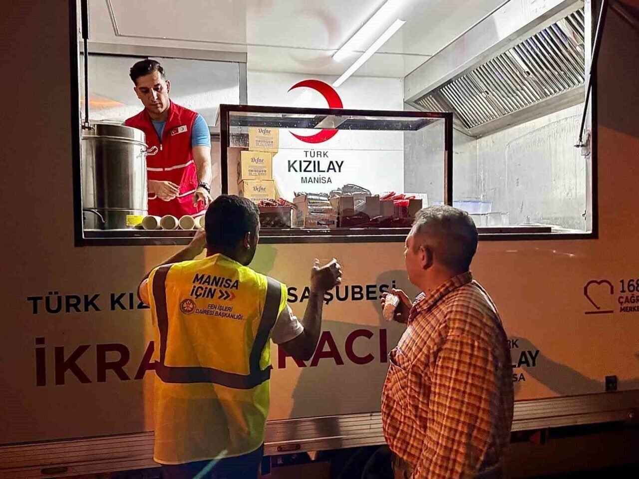 Manisa Türk Kızılay’dan orman ekiplerine destek Manisa Türk Kızılay’dan orman ekiplerine destek