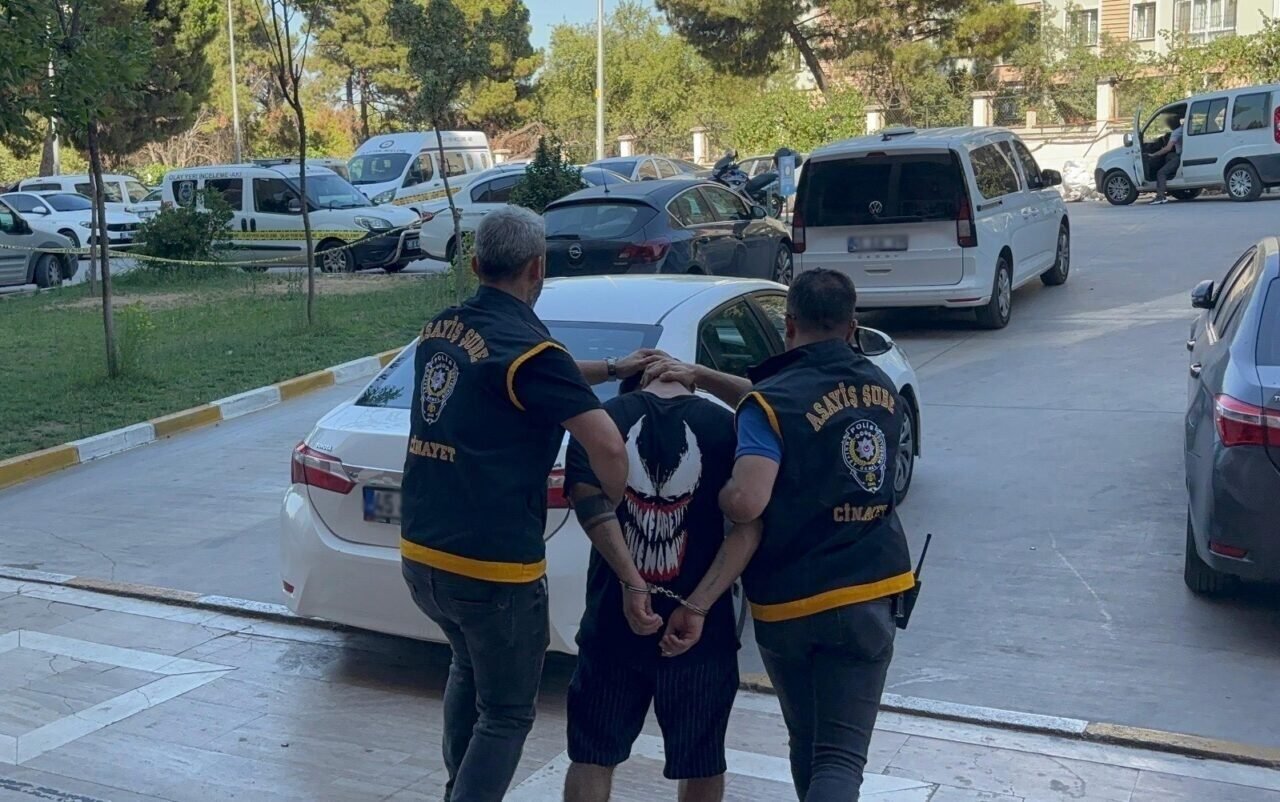 Manisa’da genç kadını öldüren Afgan tutuklandı Manisa’da genç kadını öldüren Afgan tutuklandı