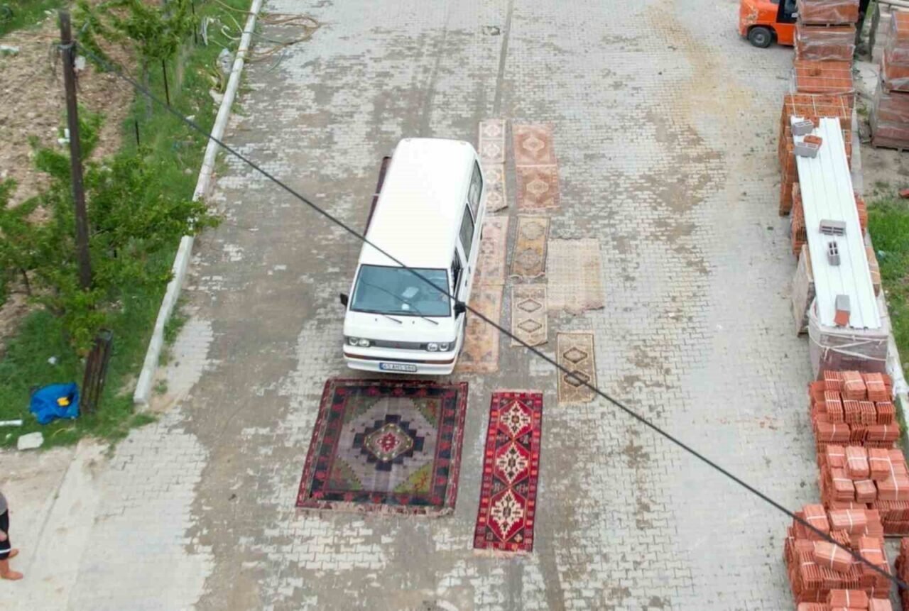 Manisa’da şaşkına çeviren halı eskitme yöntemi Manisa’da şaşkına çeviren halı eskitme yöntemi