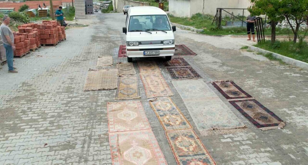 Manisa’da şaşkına çeviren halı eskitme yöntemi