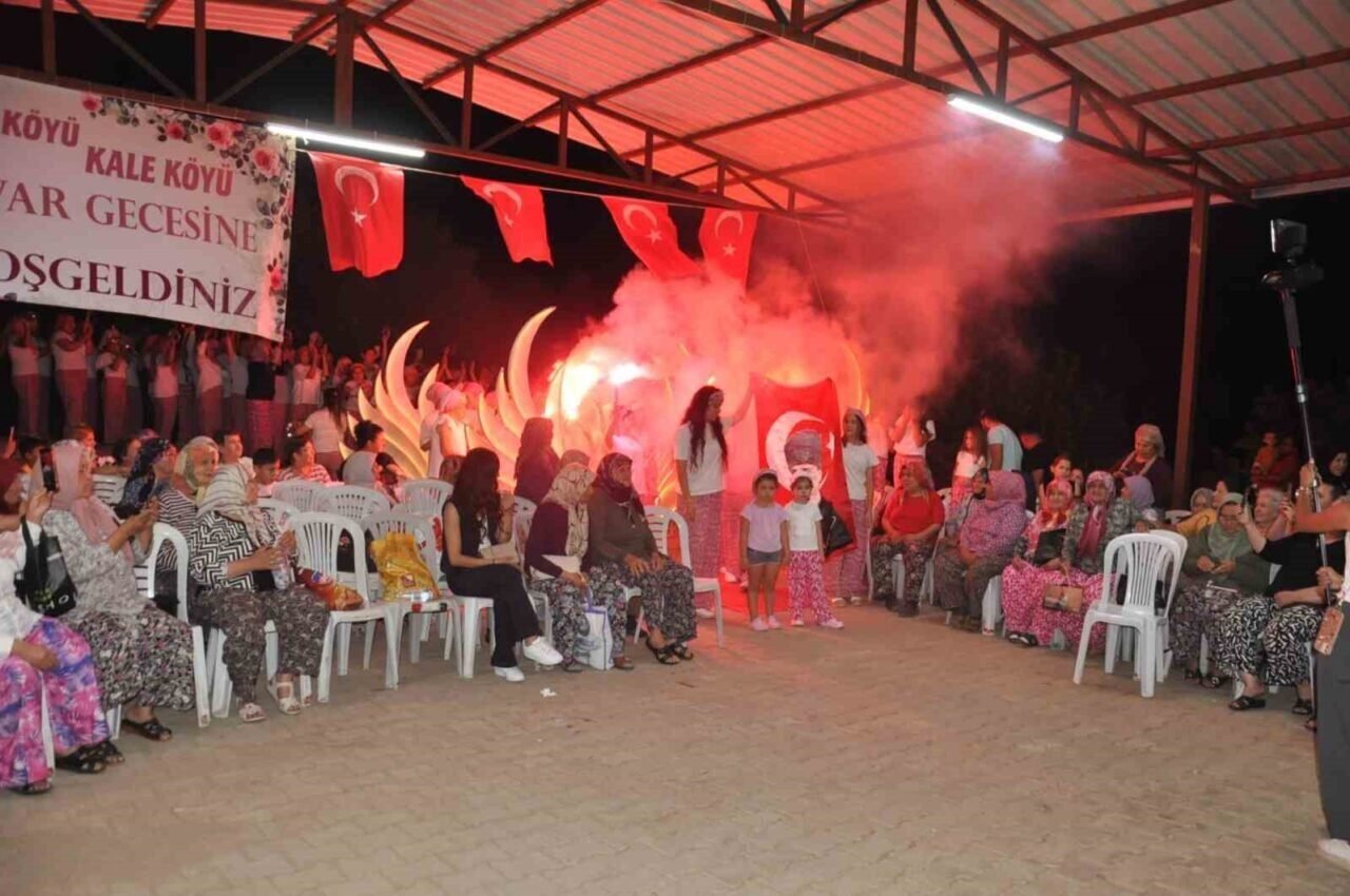 Manisa’nın tarihi mahallesi şalvar gecesiyle şenlendi