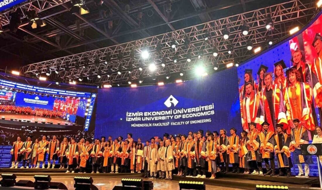 İzmir Ekonomi Üniversitesi’nde (İEÜ) eğitimlerini başarıyla tamamlayarak diplomalarını almaya hak