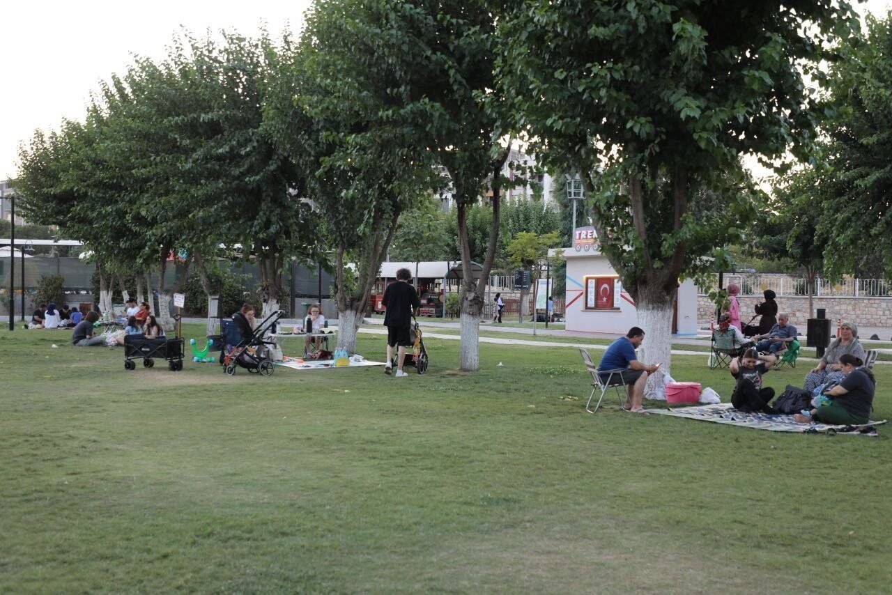 Mimar Sinan ve Tekstil Parkları Aydınlıların uğrak noktası olmaya devam ediyor
