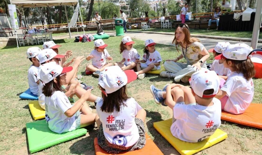 İzmir Ekonomi Üniversitesi (İEÜ), çocuklara ve öğretmenlere yönelik doğayla sanatın