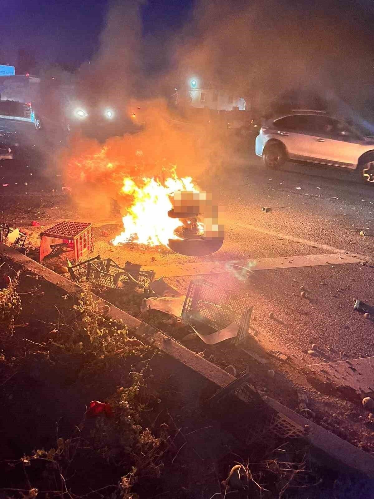 Motosiklet alev topuna döndü, sürücü yanarak hayatını kaybetti Motosiklet alev topuna döndü, sürücü yanarak hayatını kaybetti