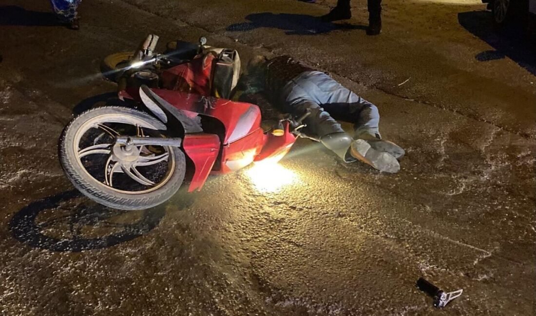 Manisa’nın Kula ilçesinde seyir halindeki motosiklet park halinde motosiklete çarptı,