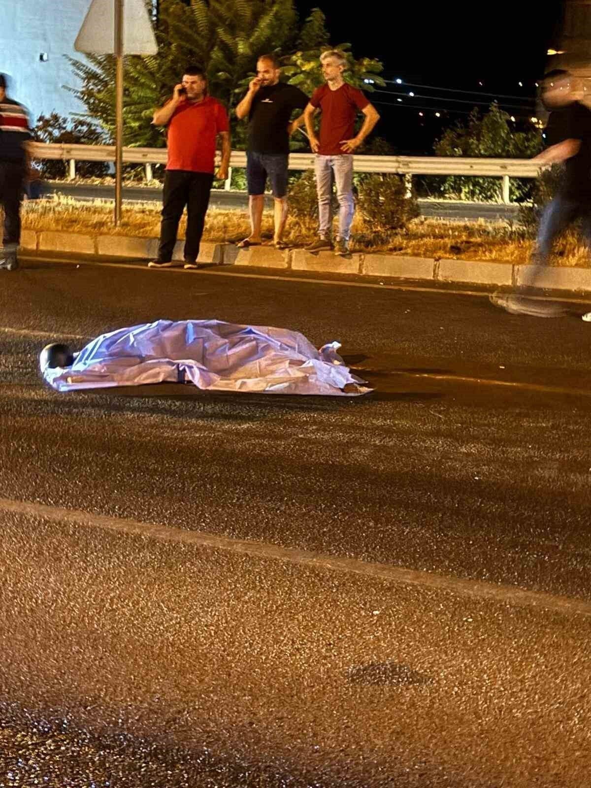 Motosikletten düşen adam hayatını kaybetti Motosikletten düşen adam hayatını kaybetti