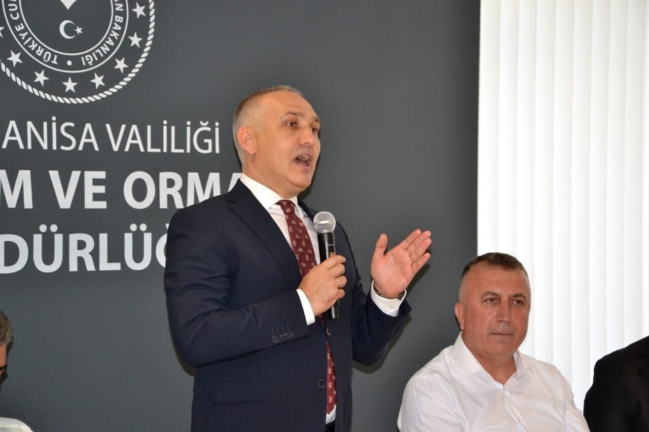 Müdür Öztürk dualarla görevine veda etti