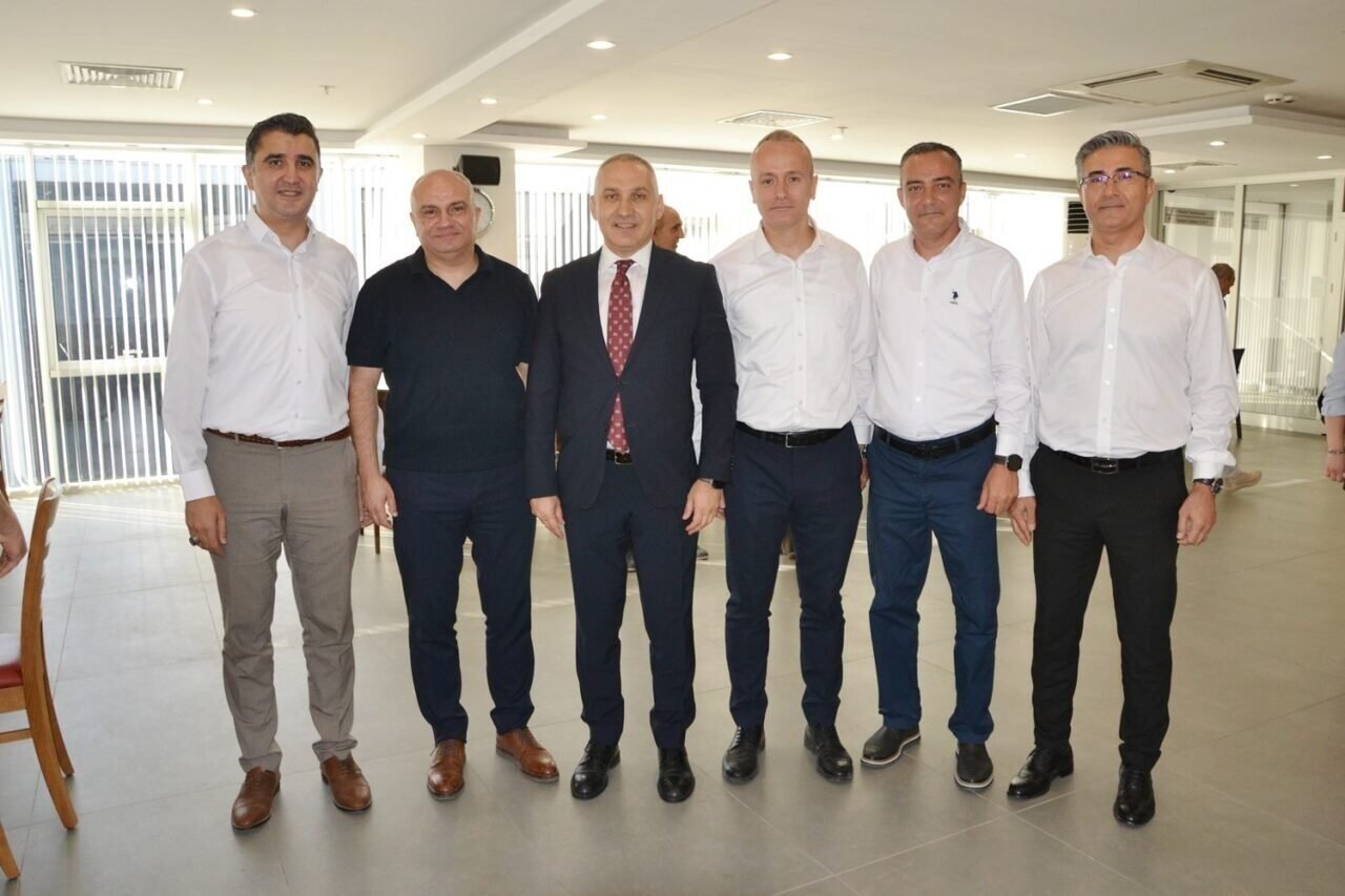 Müdür Öztürk dualarla görevine veda etti Müdür Öztürk dualarla görevine veda etti