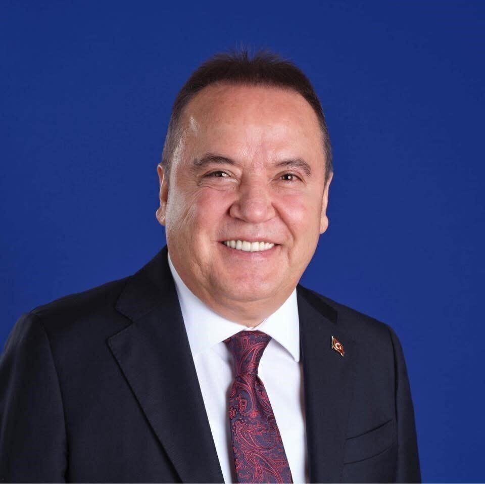 Muhittin Böcek: "Sizi üzecek, başınızı öne eğdirecek hiçbir olayın içinde olmadım" Muhittin Böcek: "Sizi üzecek, başınızı öne eğdirecek hiçbir olayın içinde olmadım"