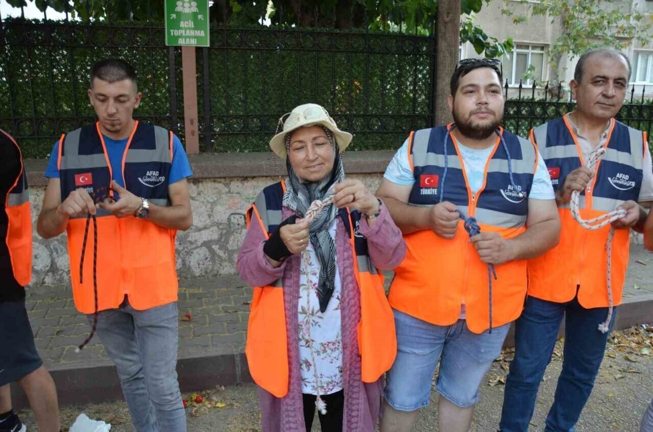 Muhtarlık öncülüğünde AFAD gönüllü ekibi kuruldu