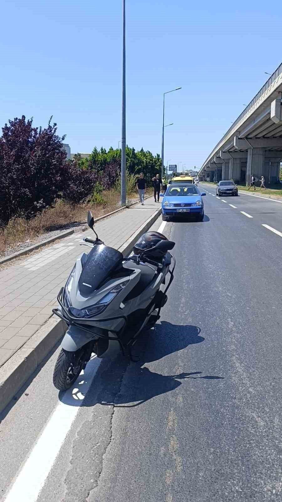 Müşteri almak için duran taksiye çarptı: 1 yaralı