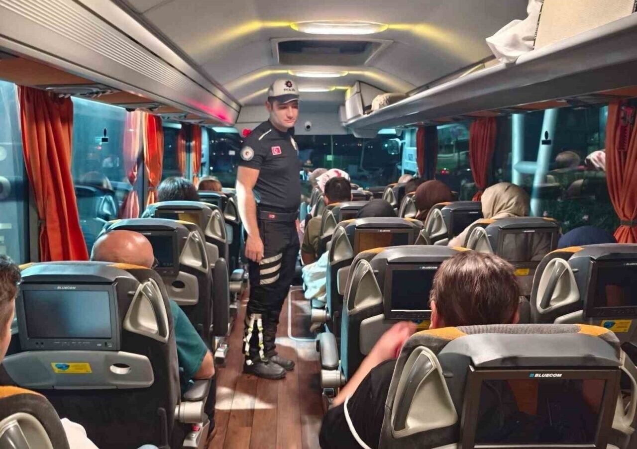 Otobüslerde emniyet kemeri denetimi yapıldı Otobüslerde emniyet kemeri denetimi yapıldı
