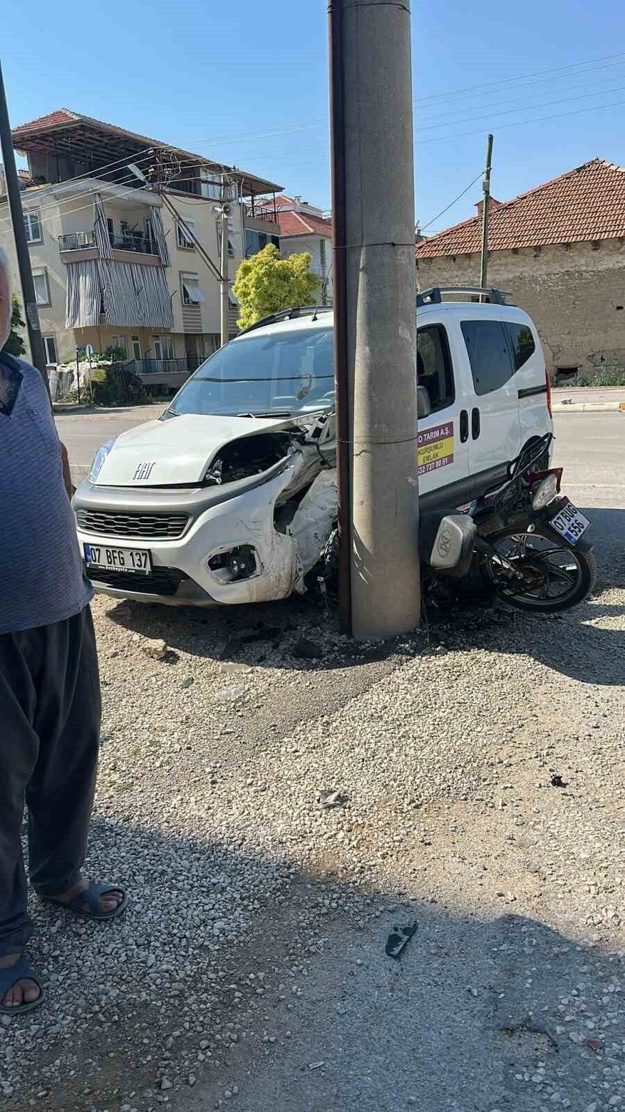 Otomobille çarpışan motosiklet sürücüsü hayatını kaybetti