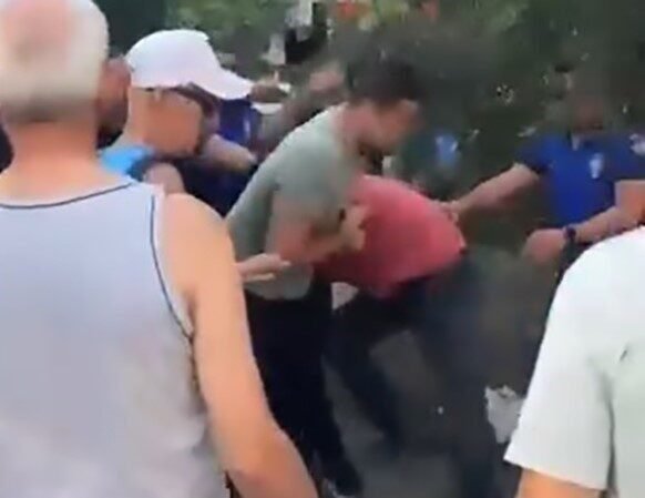 Seyyar satıcıyı tekme tokat döven zabıtalar açığa alındı