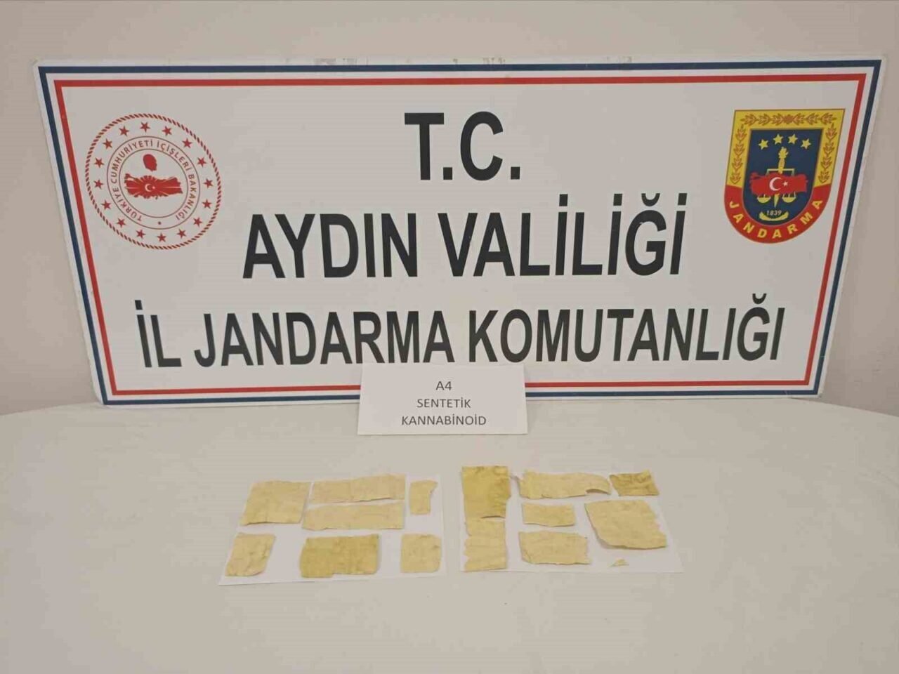 Şüpheli şahısta uyuşturucu madde ele geçirildi Şüpheli şahısta uyuşturucu madde ele geçirildi