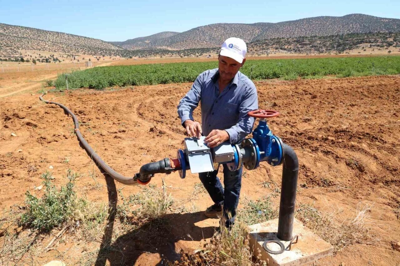 Susuzluk nedeniyle tarım yapılamayan ilçe arıtma suyuyla yeşerdi