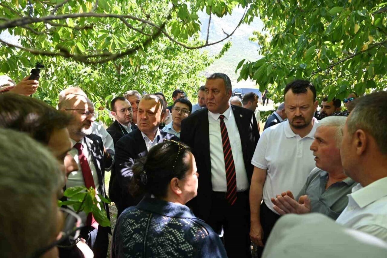 TBMM Zirai Don Araştırma Komisyonu Çivril’de meyve bahçelerini inceledi