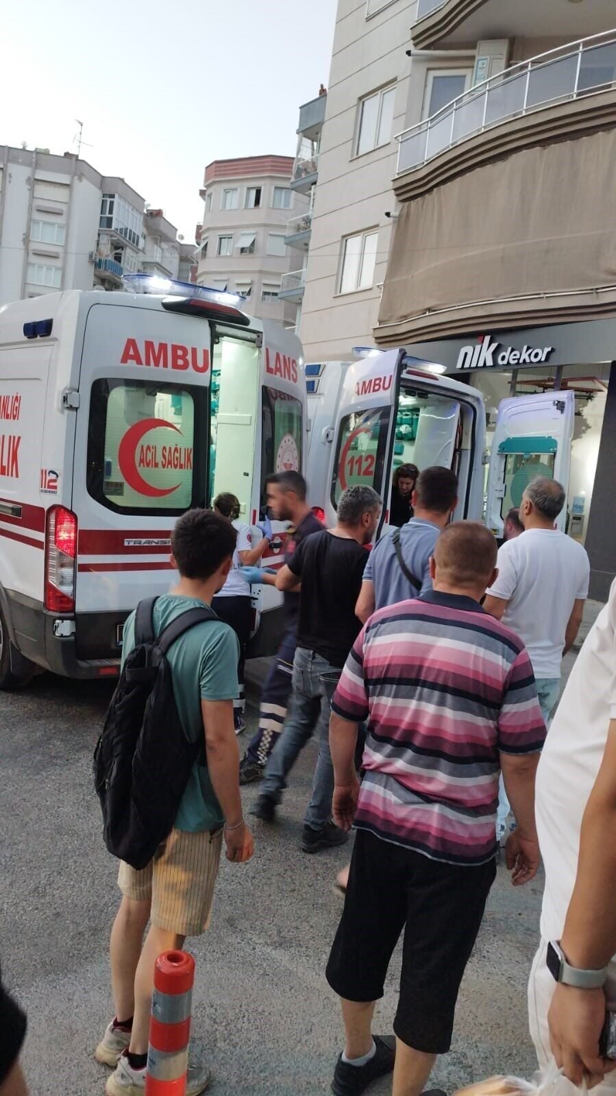 Ters yönden dönüş yapan araç motosikletle çarpıştı: 2 yaralı
