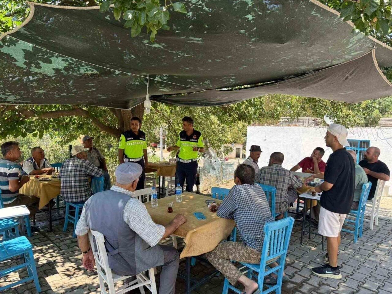 Traktör sürücüleri bilgilendirildi Traktör sürücüleri bilgilendirildi
