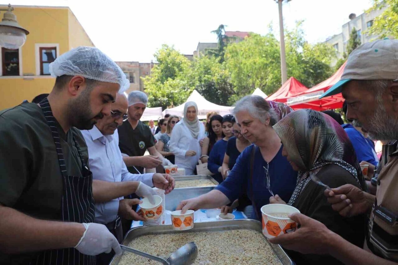 Turgutlu Belediyesinden aşure hayrı