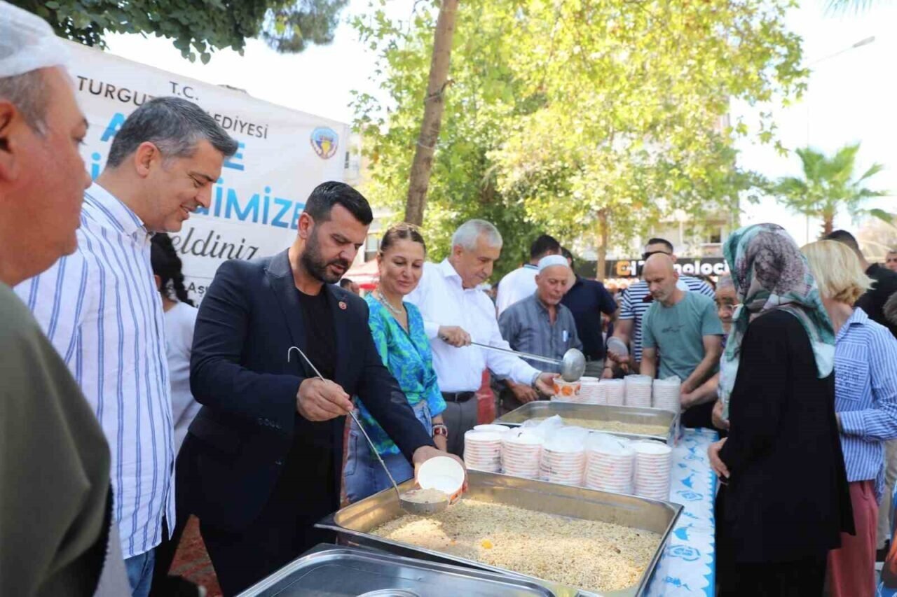 Turgutlu Belediyesinden aşure hayrı