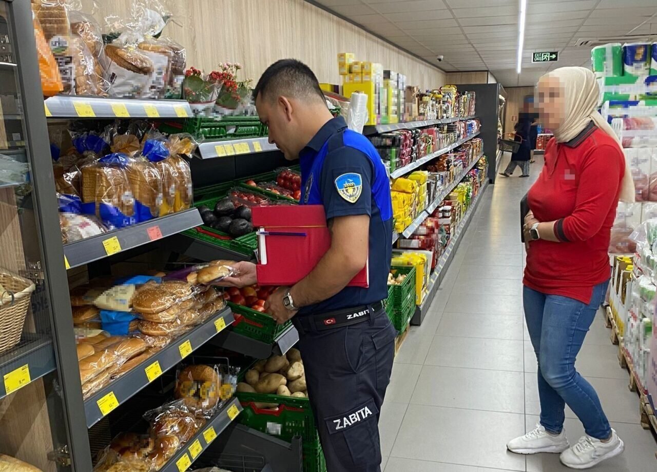 Turgutlu Zabıtasından marketlere sıkı denetim