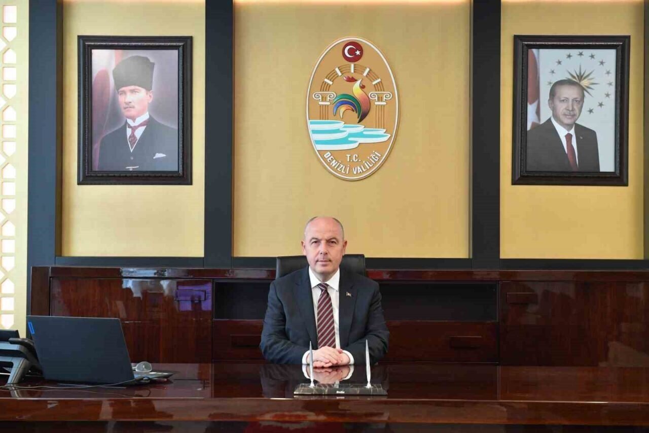 Vali Coşkun; "15 Temmuz, milletin kahramanlığıyla kazanılmış şanlı bir demokrasi zaferidir" Vali Coşkun; "15 Temmuz, milletin kahramanlığıyla kazanılmış şanlı bir demokrasi zaferidir"