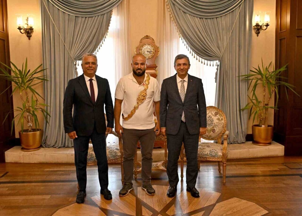 Vali Şahin, Kırkpınar başpehlivanını ağırladı Vali Şahin, Kırkpınar başpehlivanını ağırladı