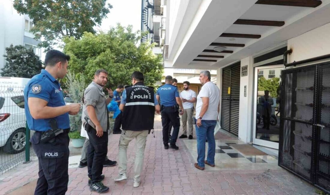 Antalya’da bir kişi, yaşadığı evin banyosunda boğazı kesilmiş halde ölü