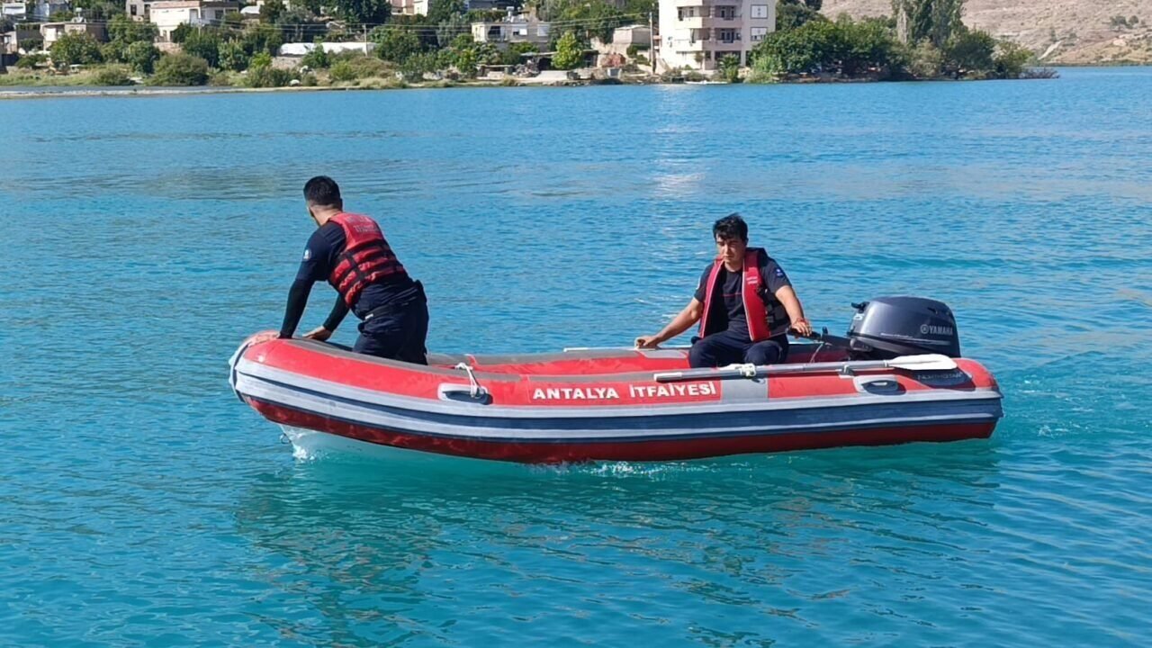 Yeğeninin düşen terliğini almak için girdiği baraj gölünde kayboldu Yeğeninin düşen terliğini almak için girdiği baraj gölünde kayboldu
