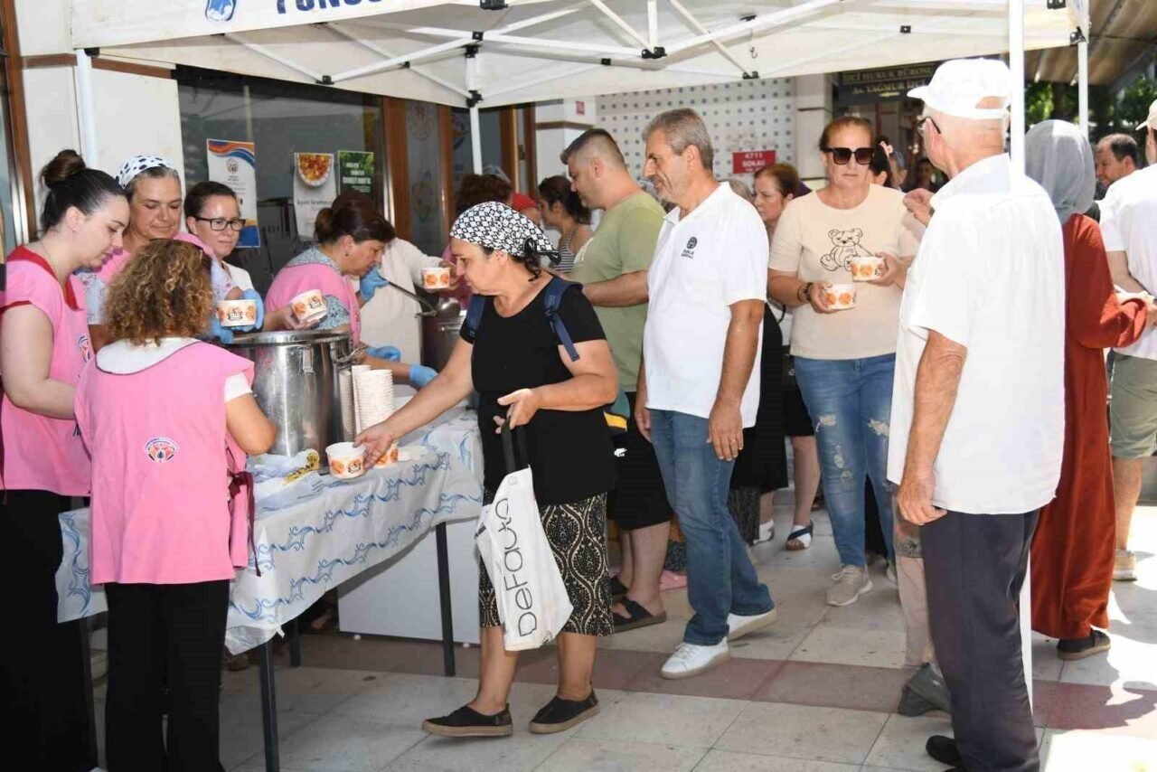 Yunusemre Kent Konseyinden aşure hayrı