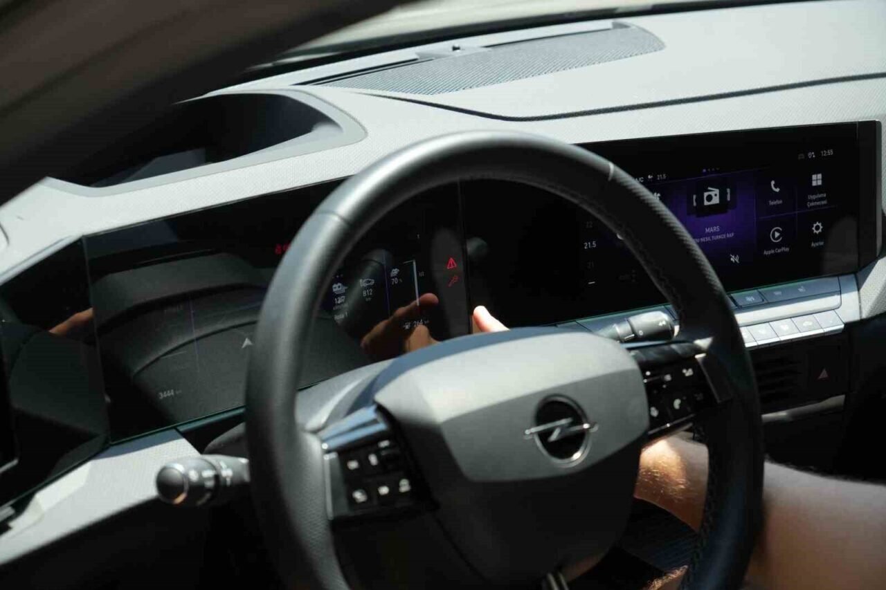 Aldıkları sıfır otomobile binmeye korktular yapay zekayla seslerini duyurmaya çalıştılar