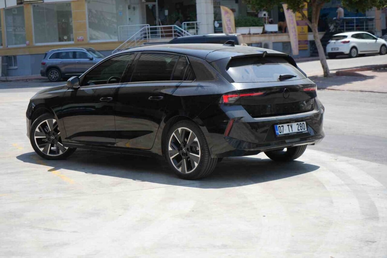 Aldıkları sıfır otomobile binmeye korktular yapay zekayla seslerini duyurmaya çalıştılar