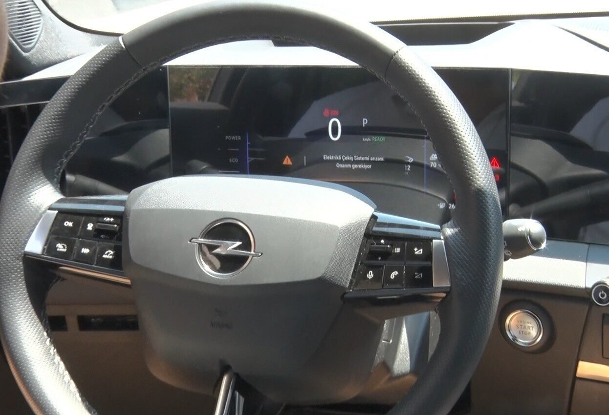 Aldıkları sıfır otomobile binmeye korktular yapay zekayla seslerini duyurmaya çalıştılar