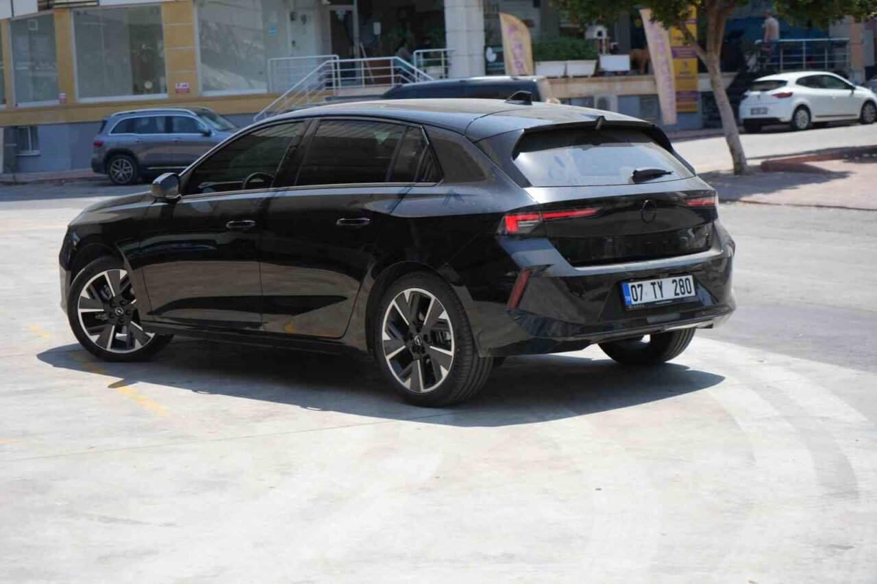 Aldıkları sıfır otomobile binmeye korktular yapay zekayla seslerini duyurmaya çalıştılar