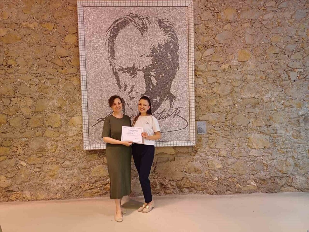 Anne ve çocuklar maske boyama atölyesinde buluştu