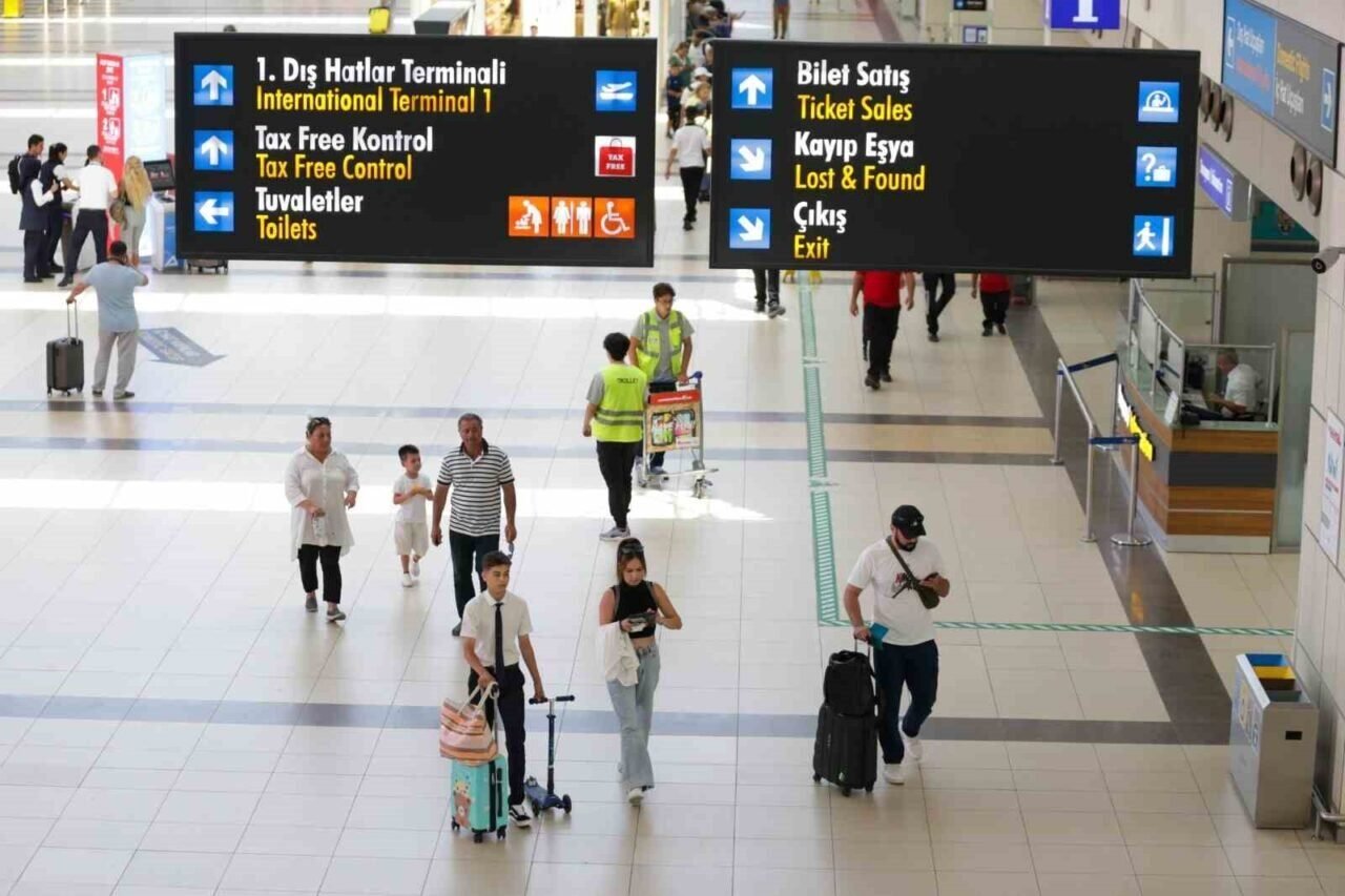 Antalya turizmde rekor tazeledi Antalya turizmde rekor tazeledi