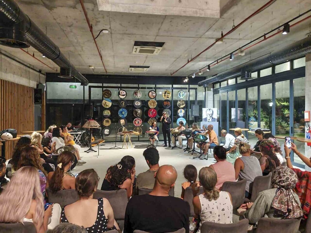 Antalya’da hangdrum ve santur atölyesi müzikseverlerle buluştu